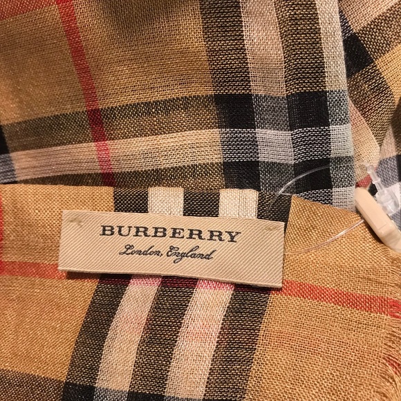 SOLD Brand New With Tags Burberry scarf! - Picture 2 of 3
